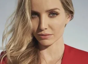 Annabelle Wallis